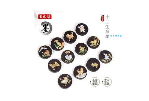 解密文房四宝背后的生肖秘密！羊毫龙砚牛皮纸墨猴寓意