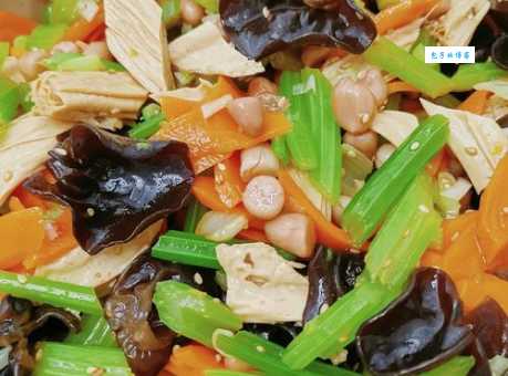 探秘麻酱素什锦：这道美味佳肴是哪个省份的菜？