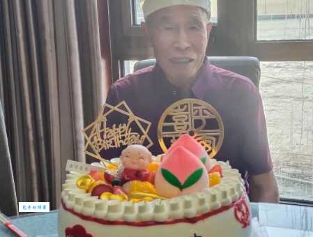 鲐背之年是什么意思 老人90岁为何叫鲐背